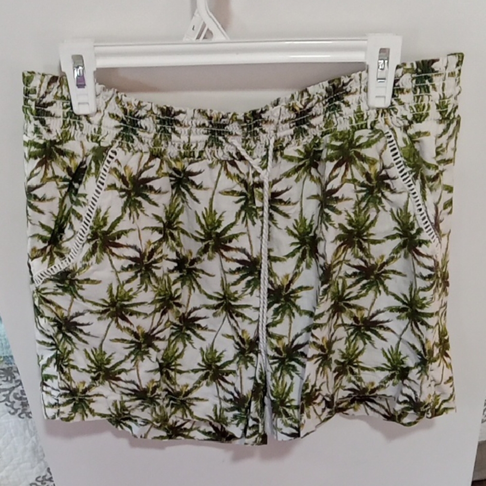 (250) Briggs New York White Palm-Print Drawstring Athletic Shorts